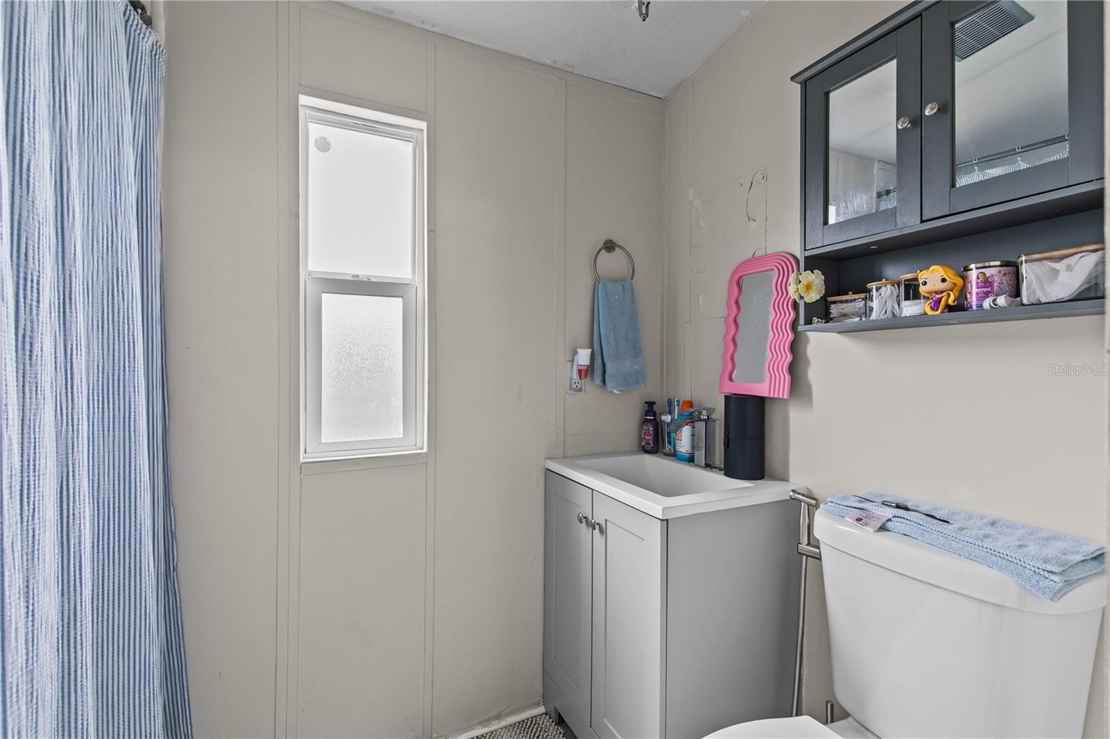 Listing photo id 22 for 3834 Hixon Avenue