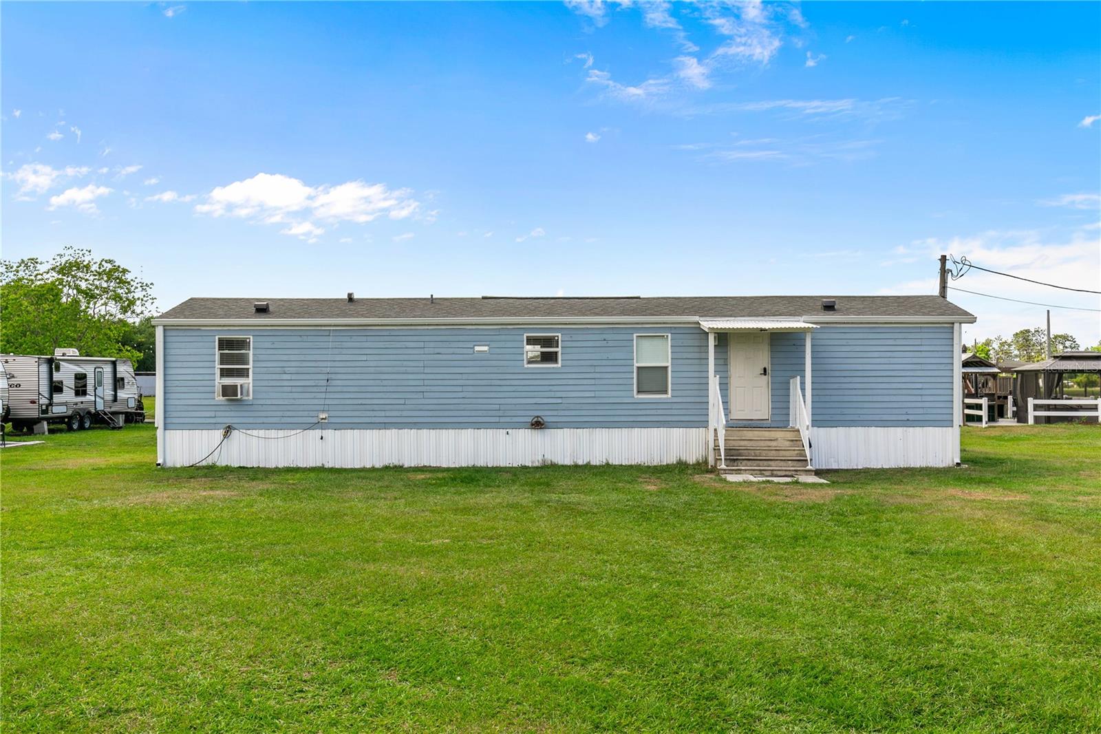 Listing photo id 5 for 3834 Hixon Avenue