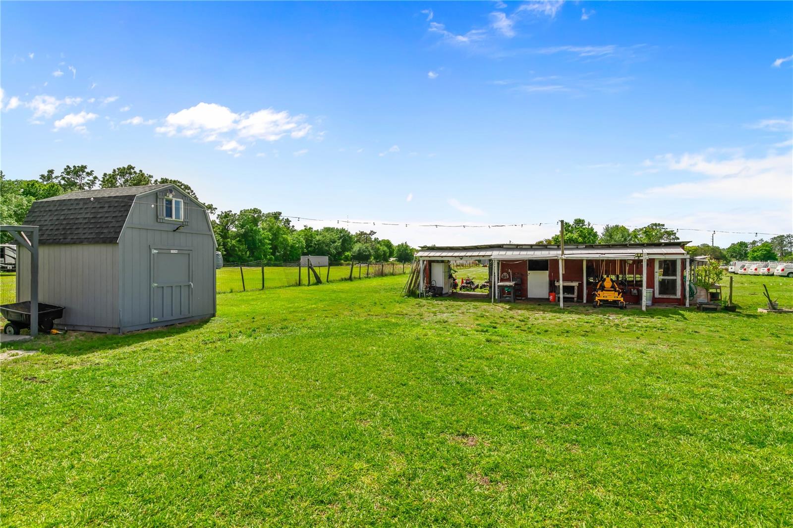 Listing photo id 6 for 3834 Hixon Avenue