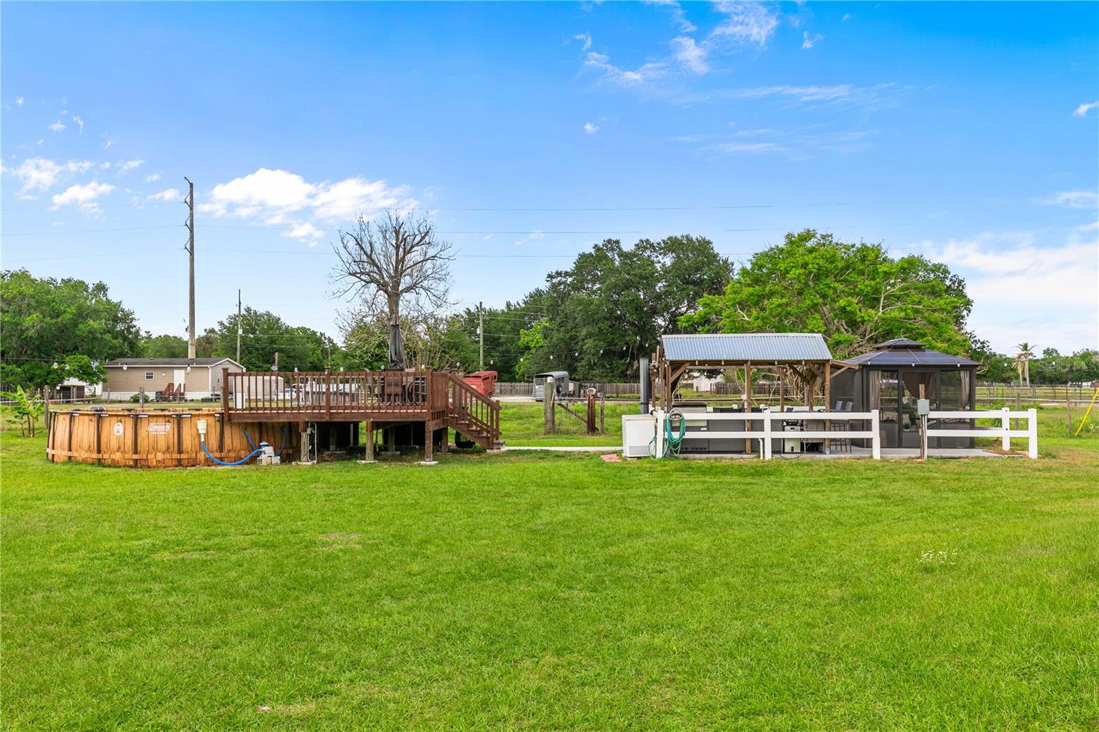 Listing photo id 7 for 3834 Hixon Avenue