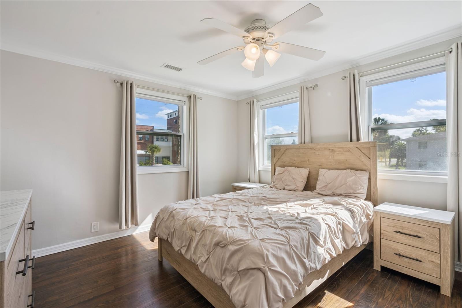 Image 11 of 28 For 334 Howry Avenue