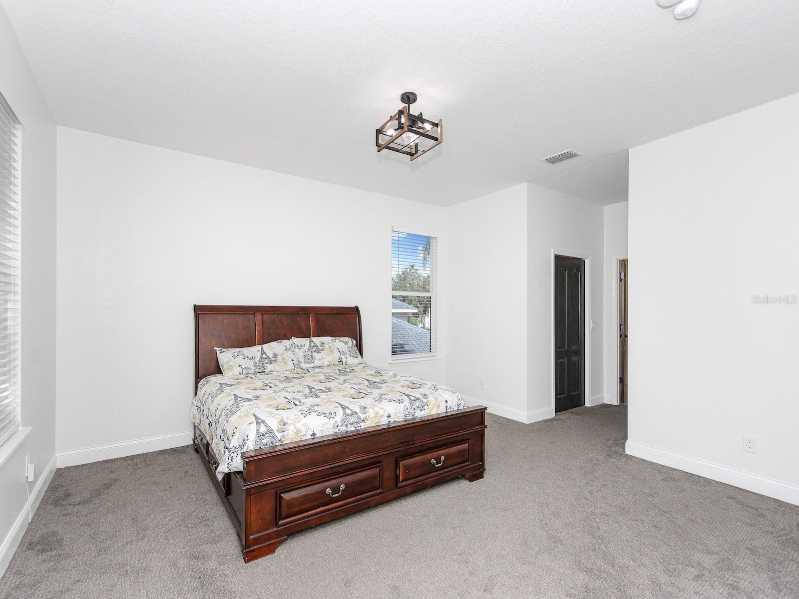 Image 24 of 61 For 687 Statenville Court