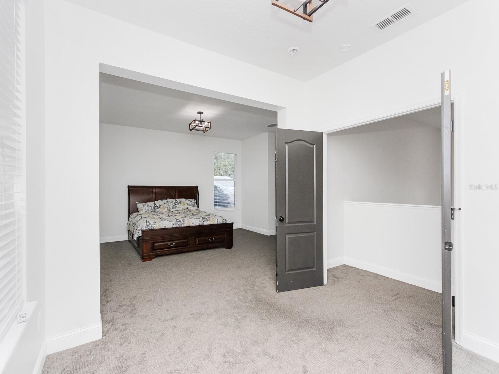 Image 25 of 61 For 687 Statenville Court