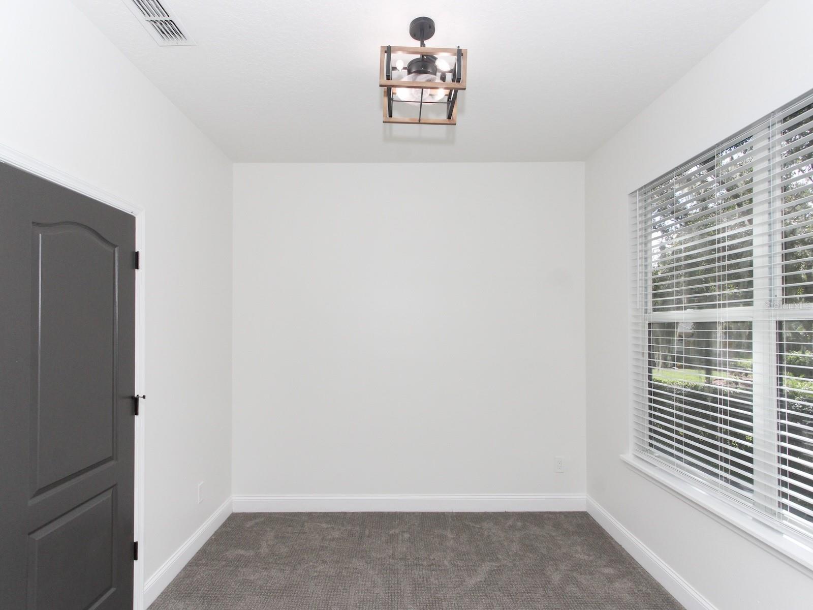 Image 26 of 61 For 687 Statenville Court