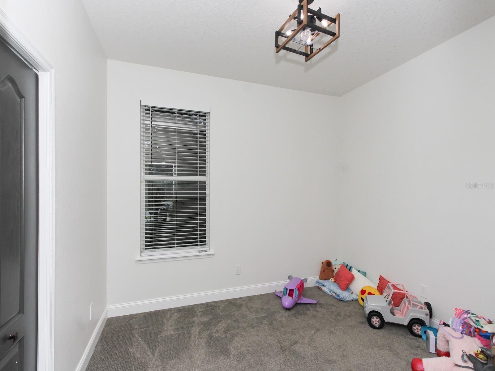 Image 27 of 61 For 687 Statenville Court