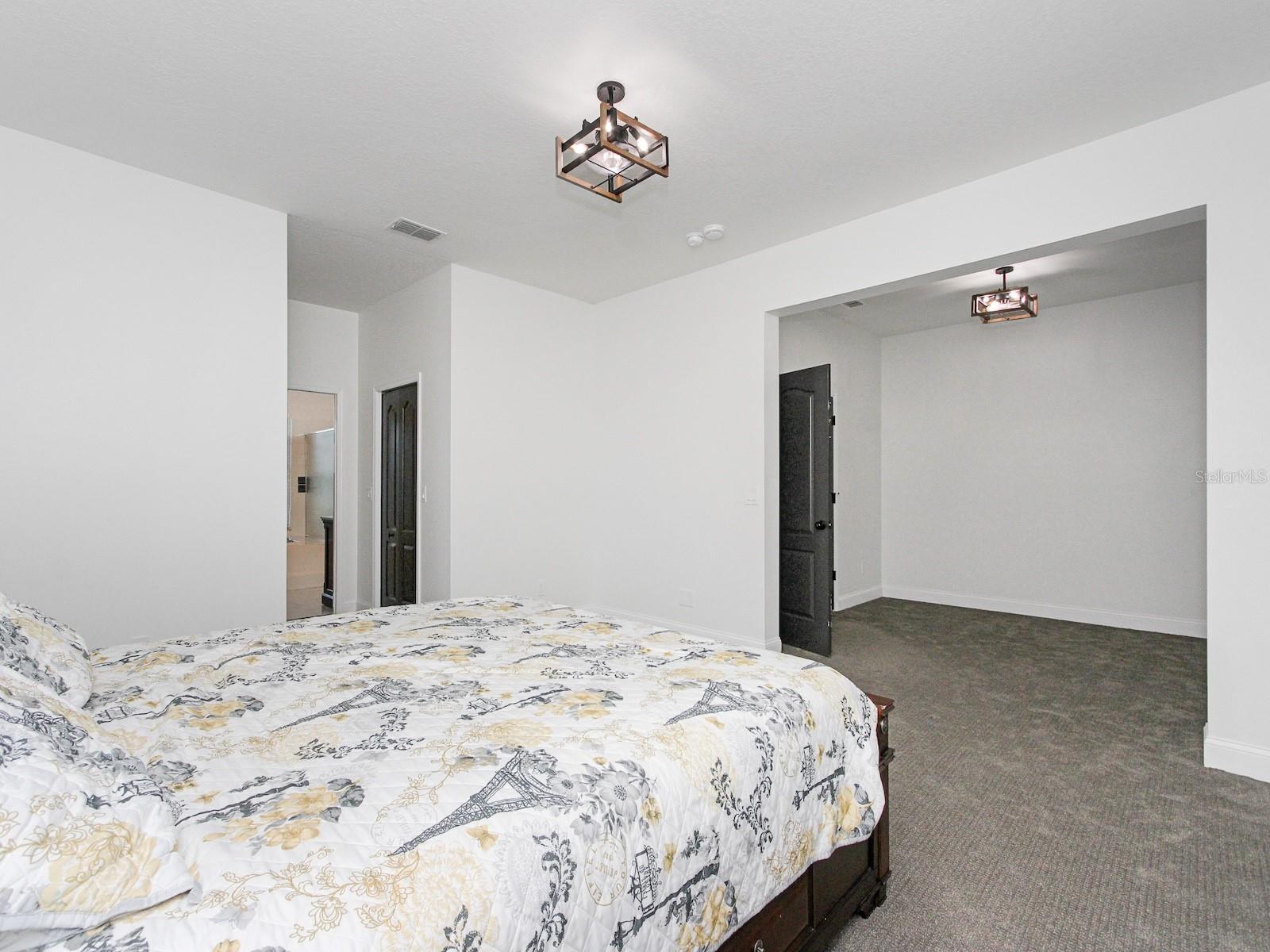 Image 28 of 61 For 687 Statenville Court