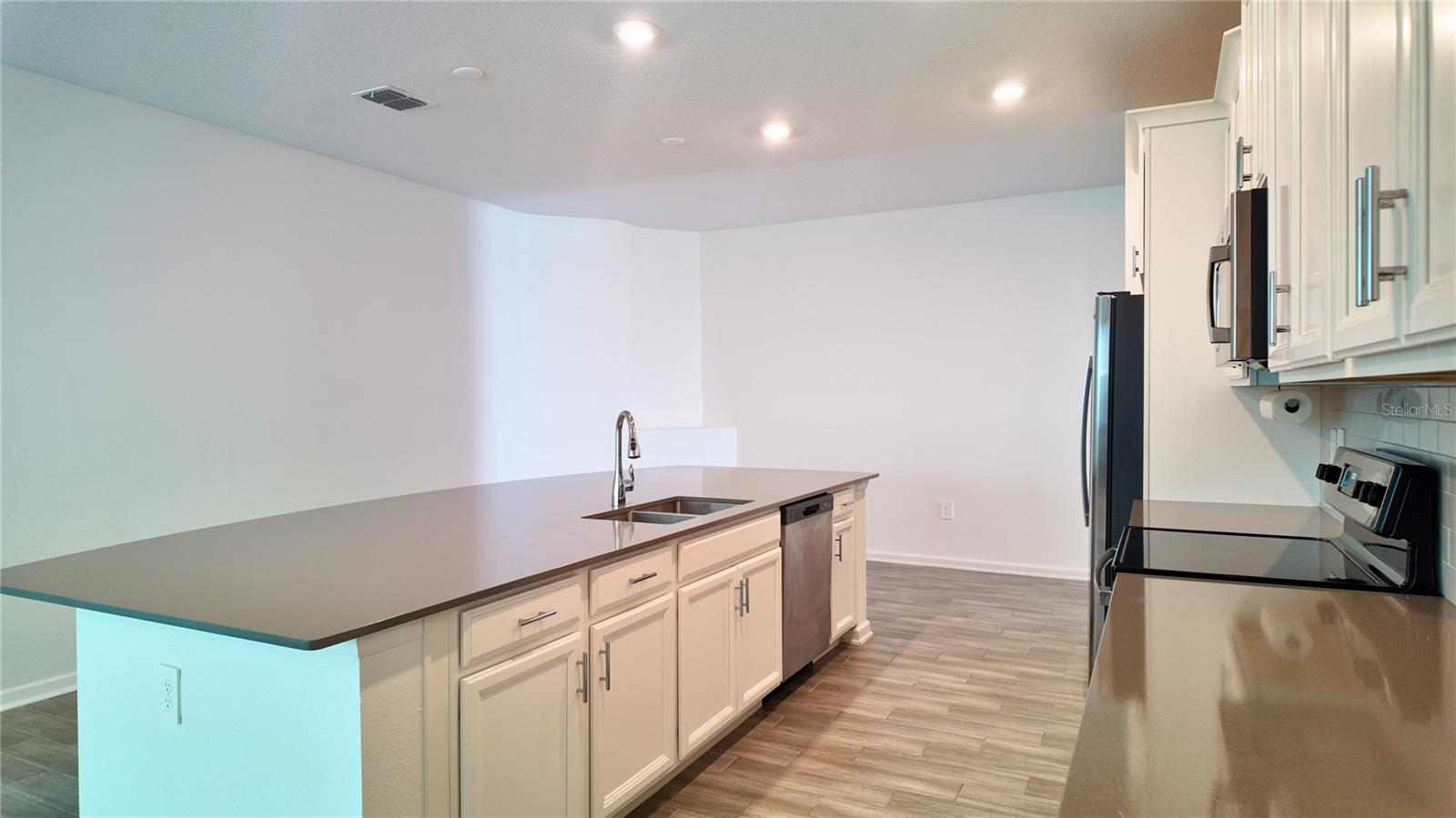 Image 19 of 22 For 6366 Lakepine Street