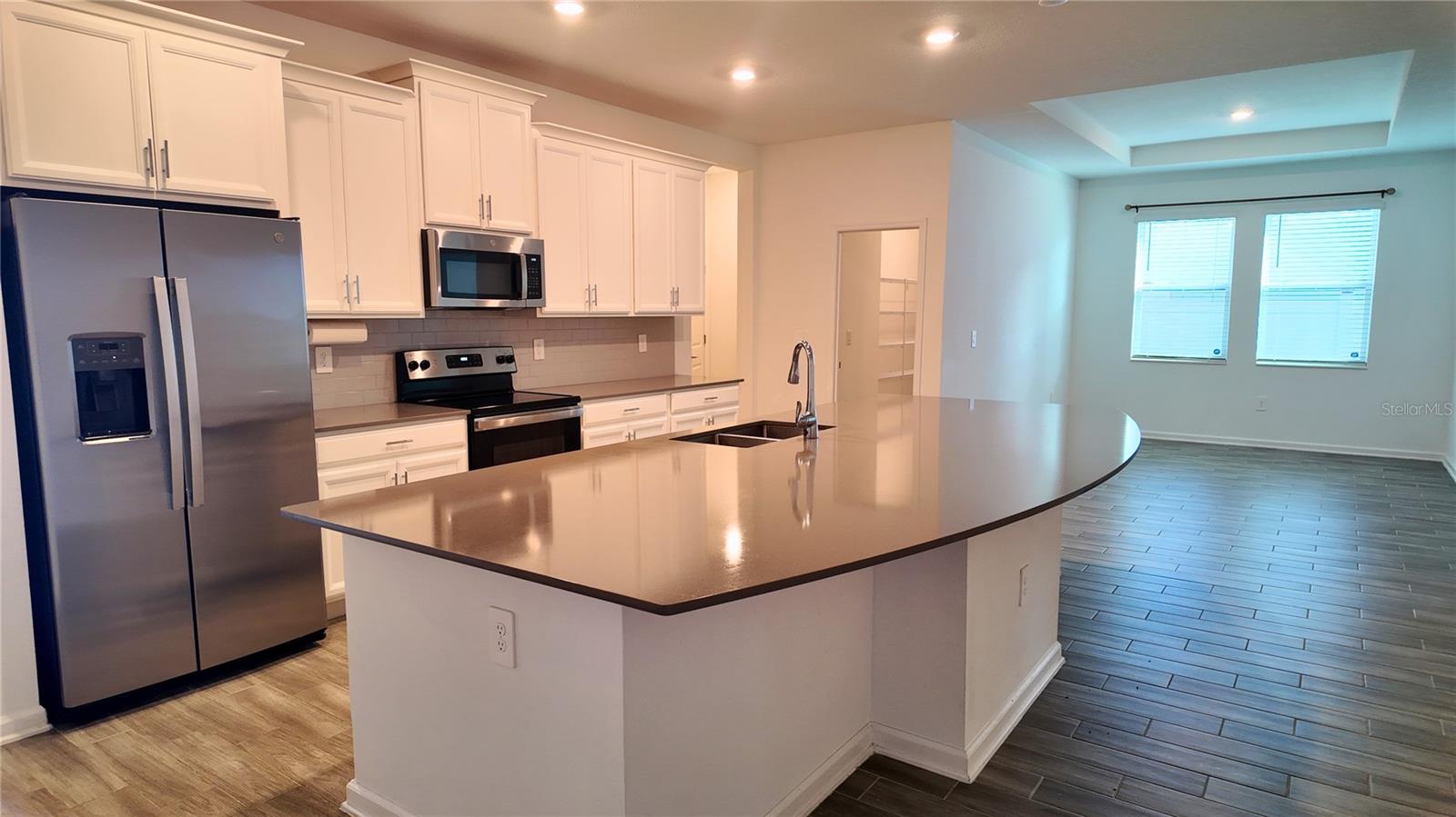 Image 8 of 22 For 6366 Lakepine Street