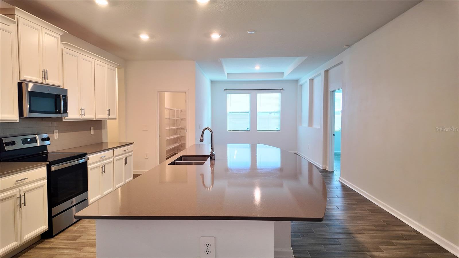 Image 9 of 22 For 6366 Lakepine Street