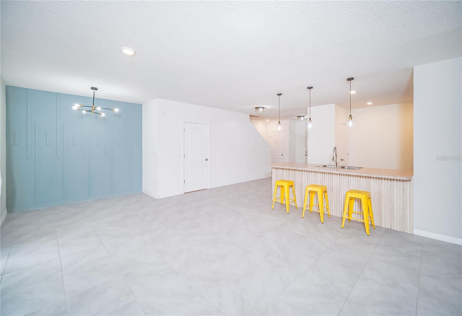 Image 4 of 32 For 9039 Alba Lane