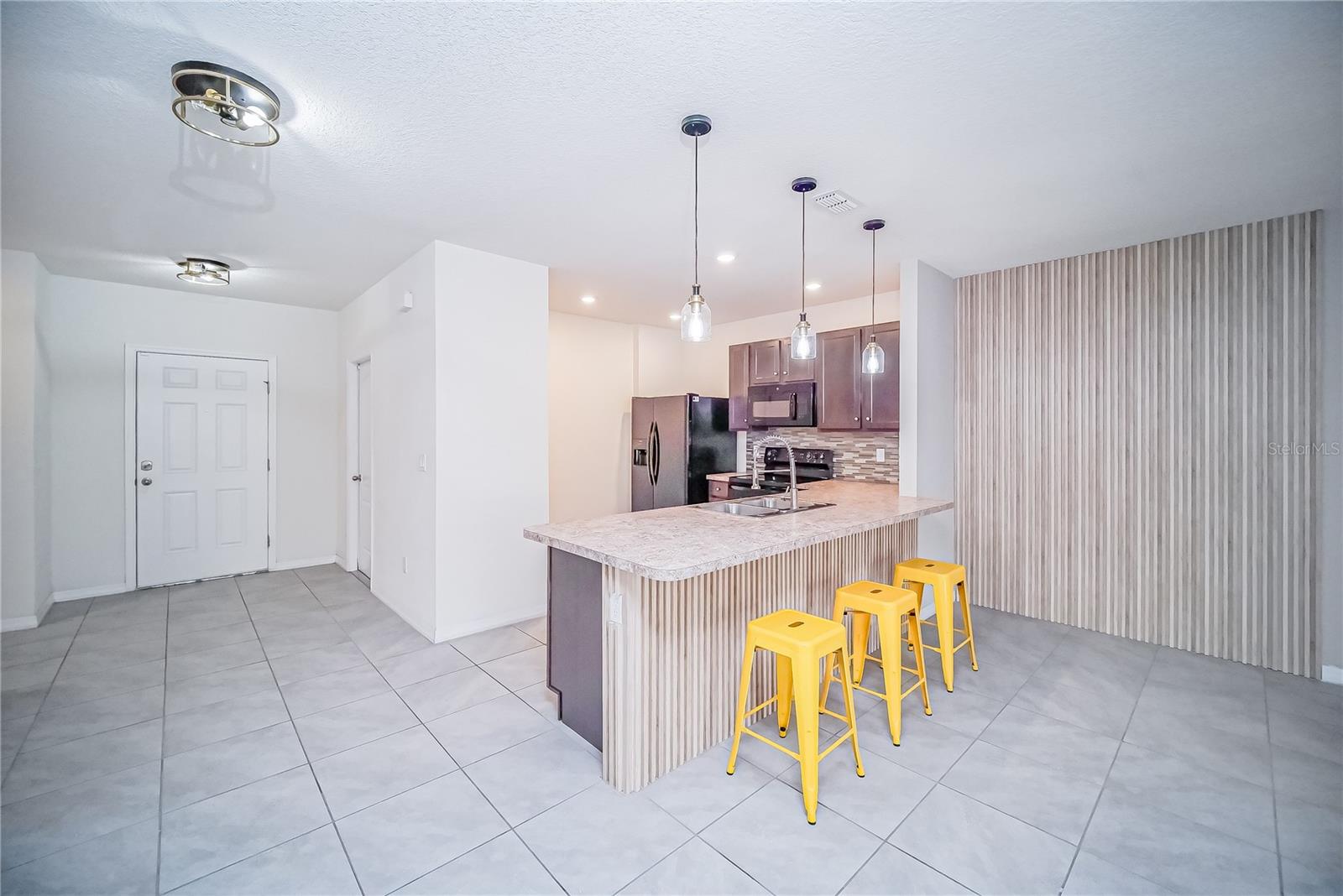 Image 5 of 32 For 9039 Alba Lane