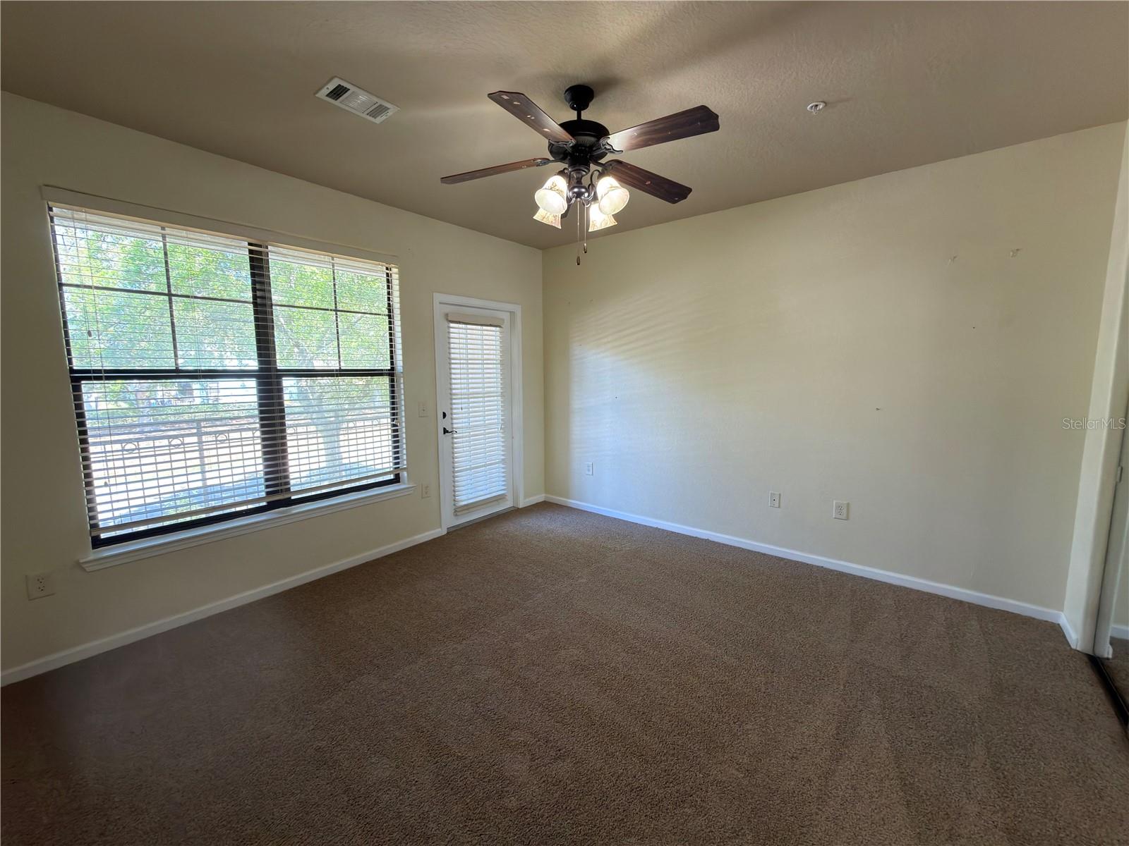 Image 11 of 17 For 902 Charo Parkway 624