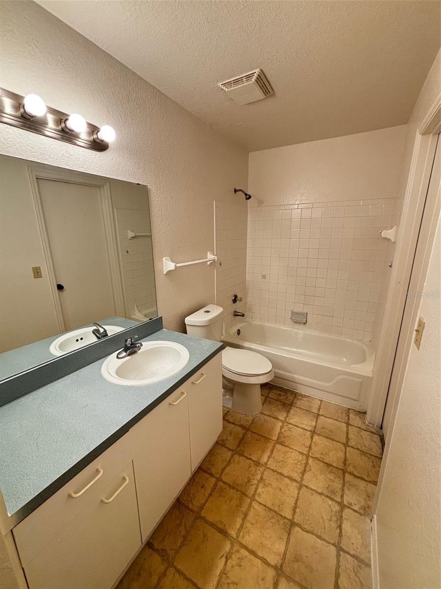 Image 14 of 24 For 1615 Columbia Arms Circle 251