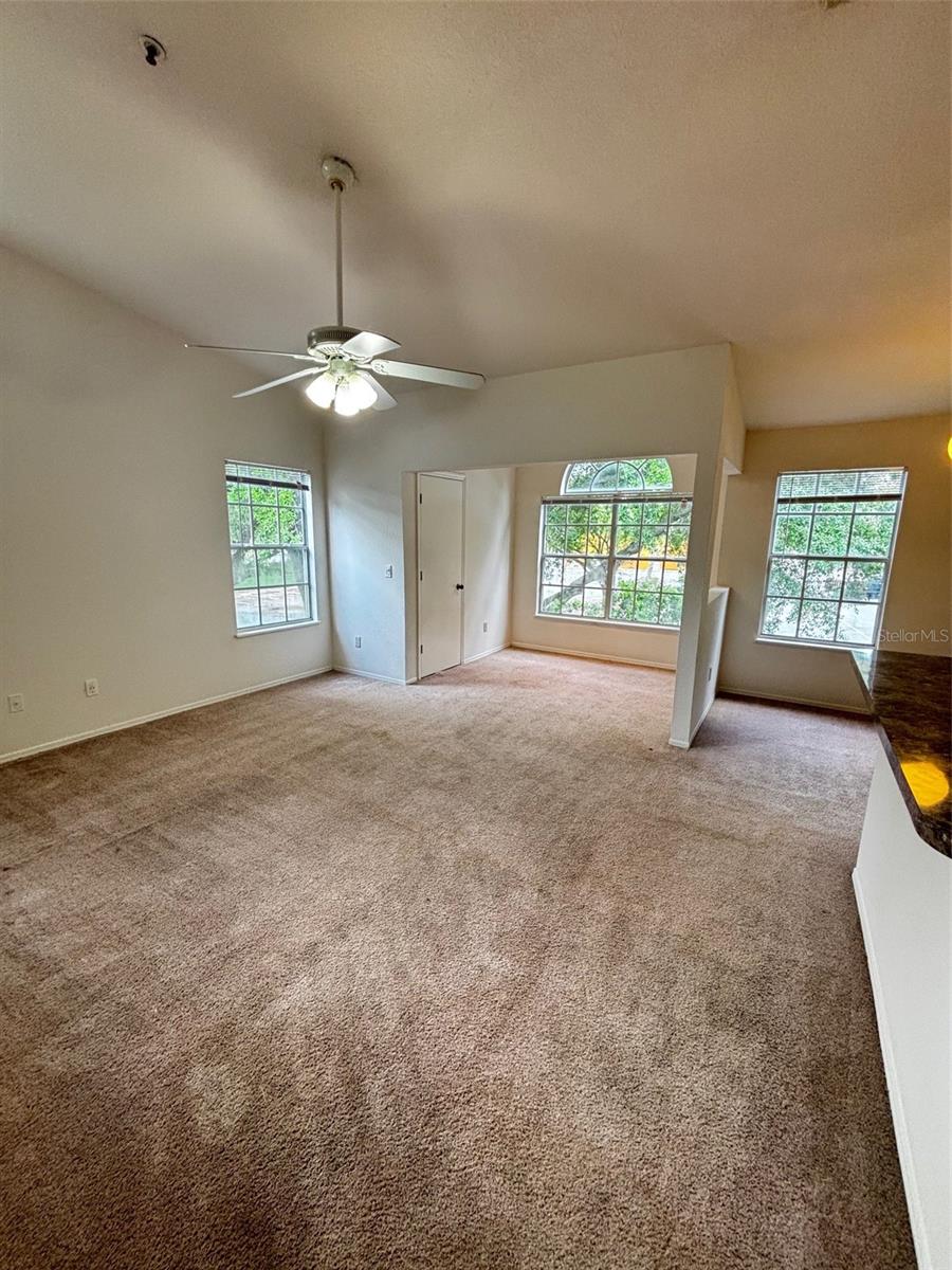 Image 4 of 24 For 1615 Columbia Arms Circle 251