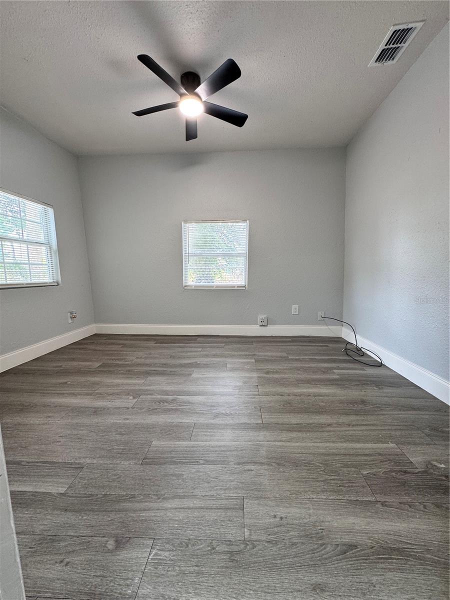 Image 10 of 36 For 1040 Randall Street