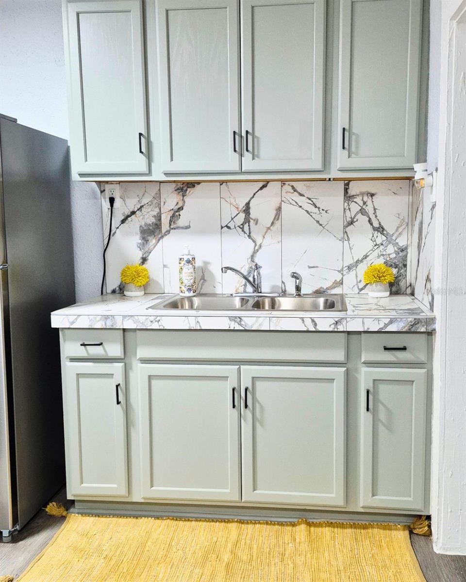 Image 14 of 36 For 1040 Randall Street