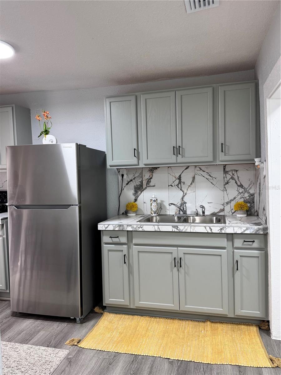 Image 15 of 36 For 1040 Randall Street