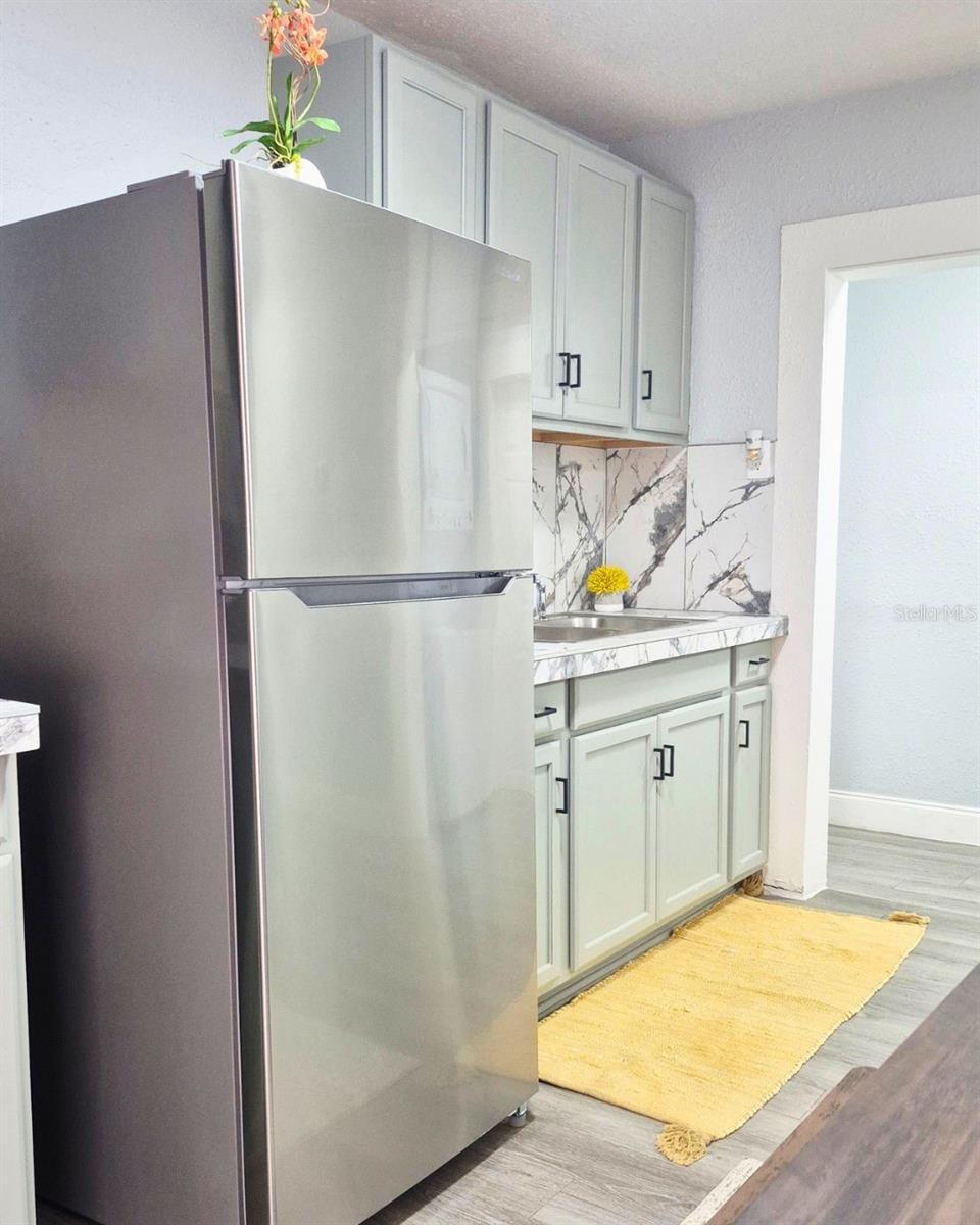 Image 16 of 36 For 1040 Randall Street