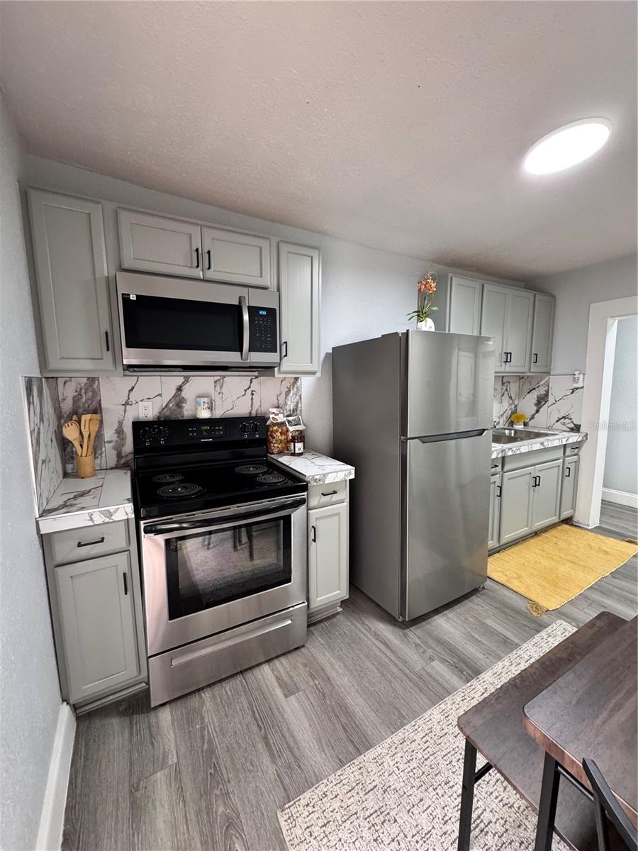 Image 17 of 36 For 1040 Randall Street