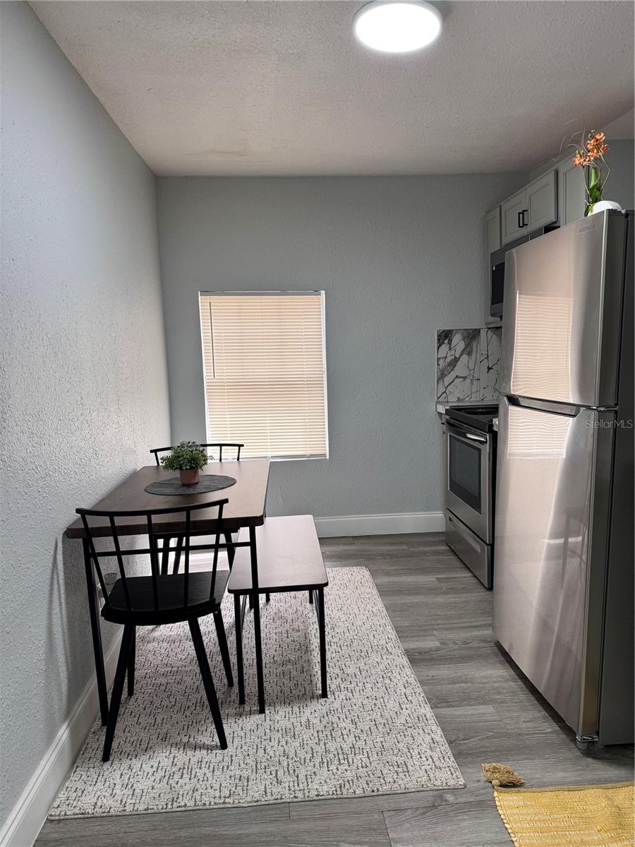 Image 21 of 36 For 1040 Randall Street