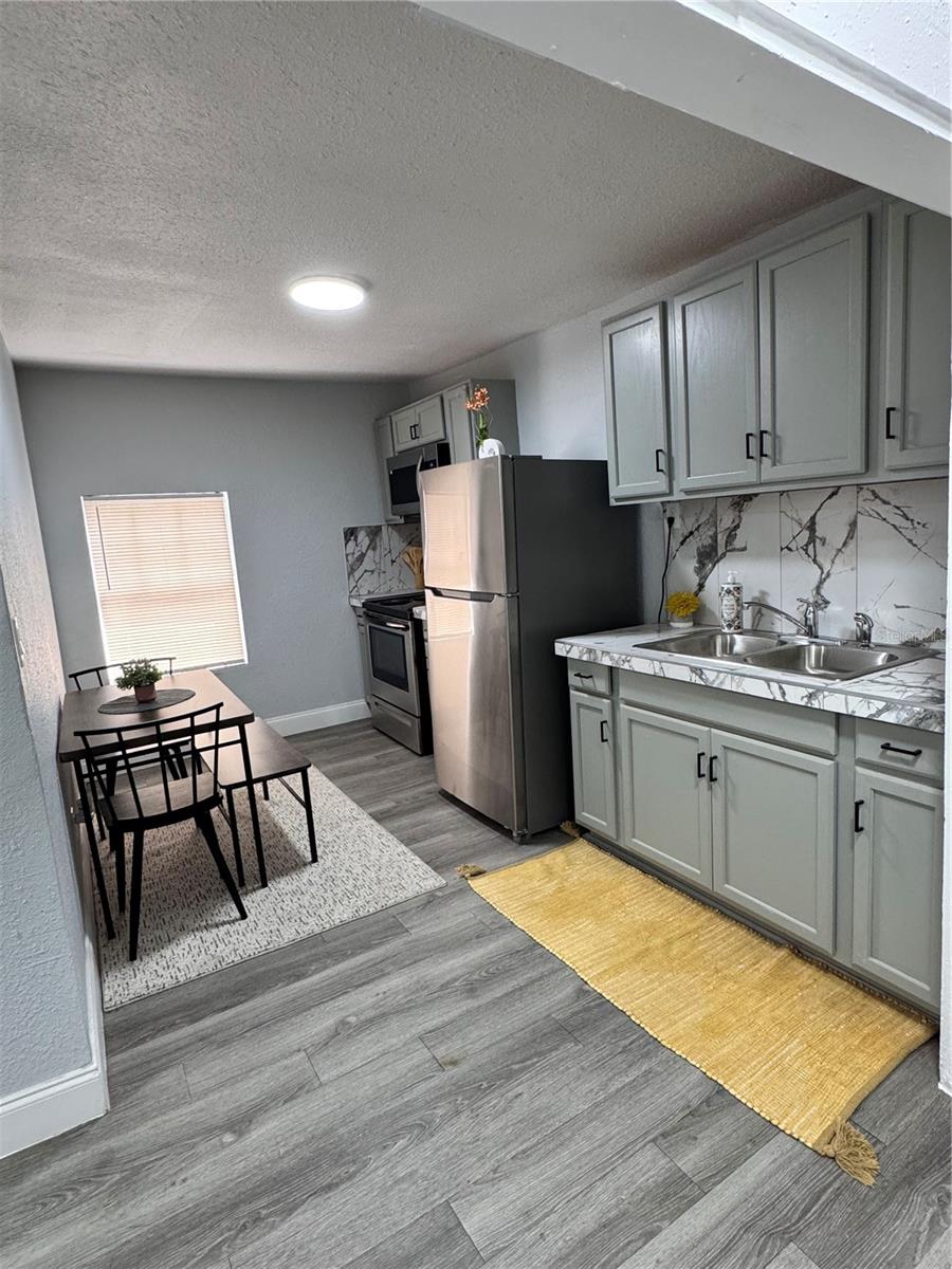 Image 22 of 36 For 1040 Randall Street