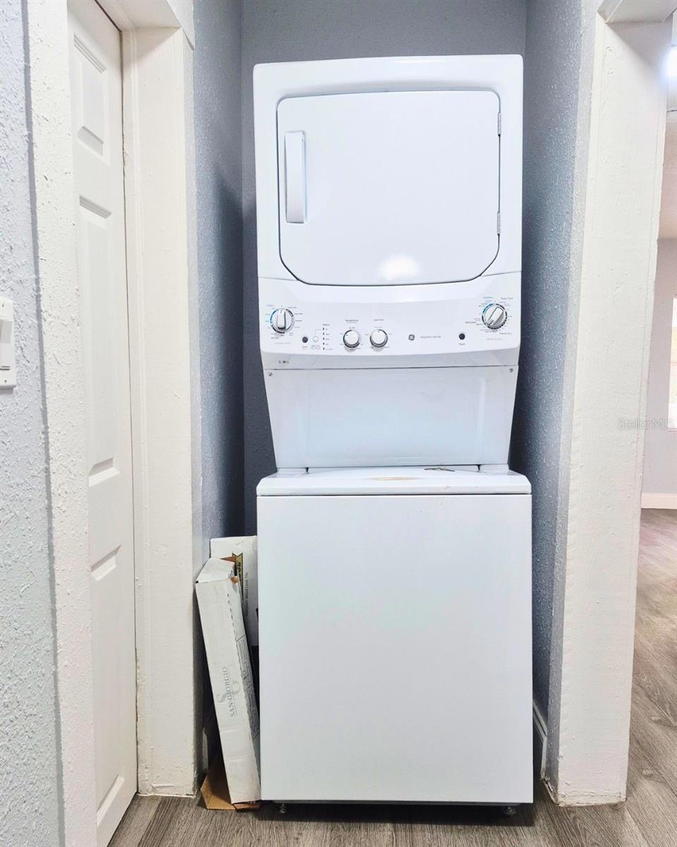 Image 25 of 36 For 1040 Randall Street