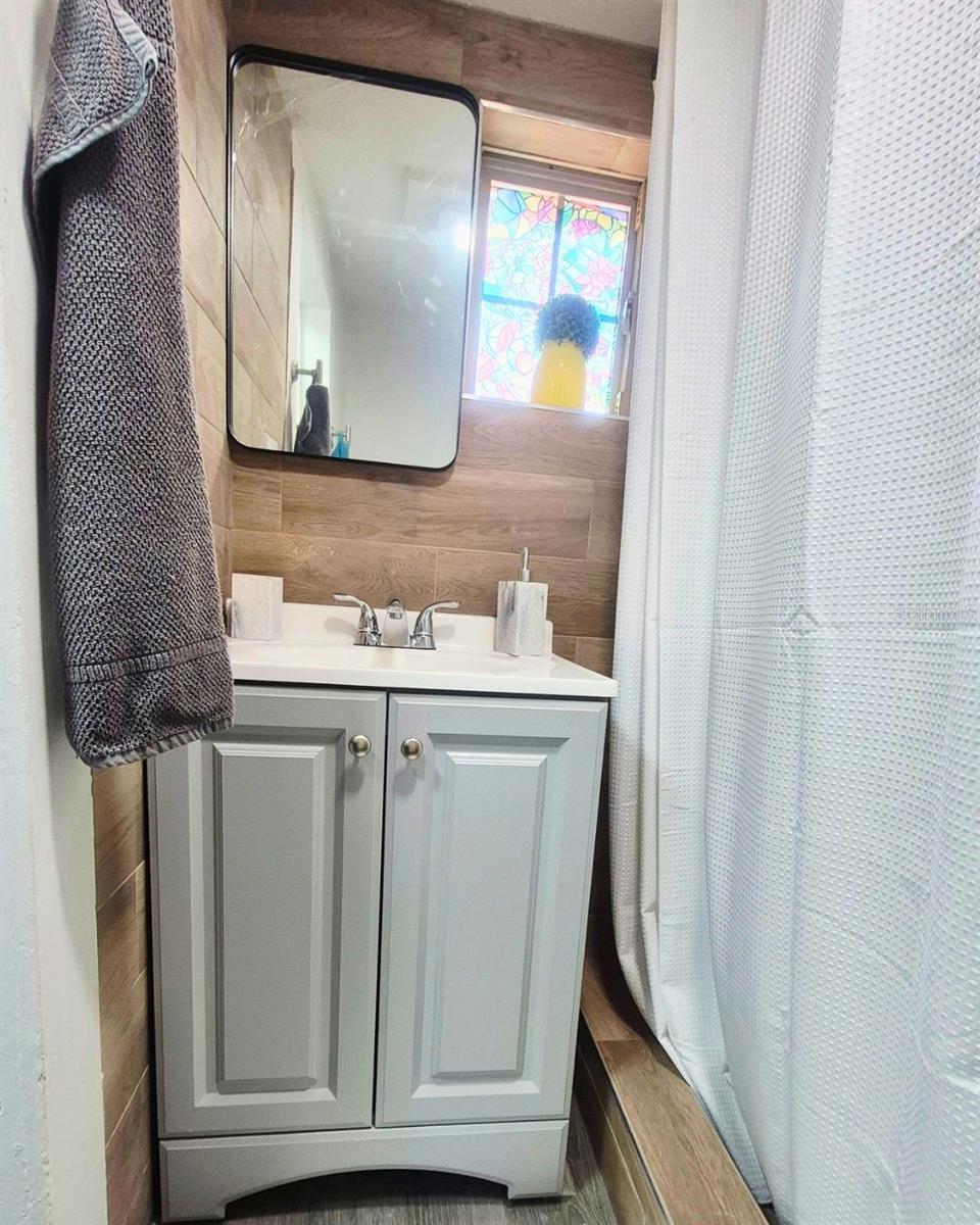 Image 28 of 36 For 1040 Randall Street