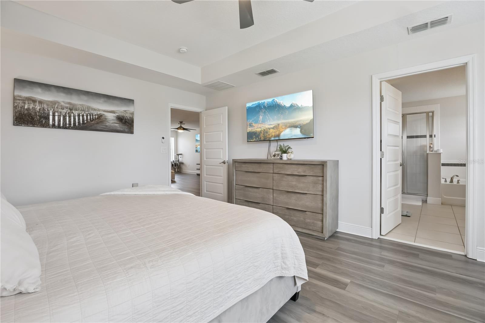 Image 17 of 34 For 10224 Atwater Bay Drive