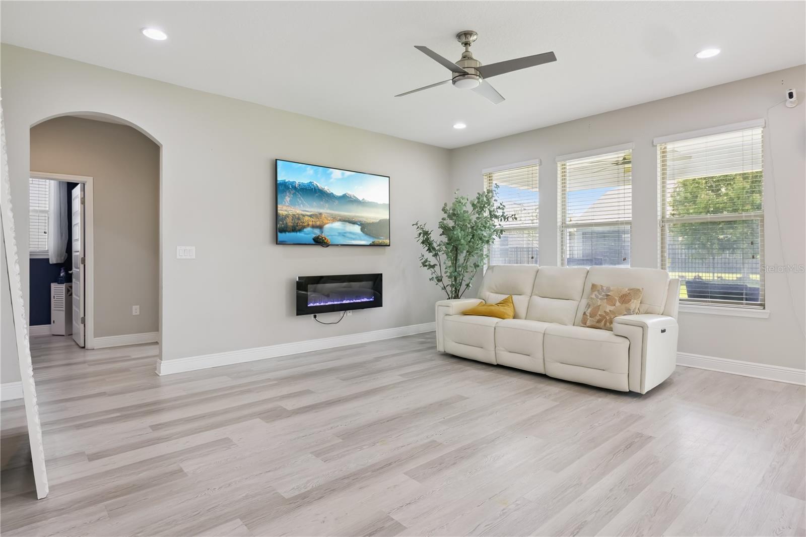 Image 8 of 34 For 10224 Atwater Bay Drive