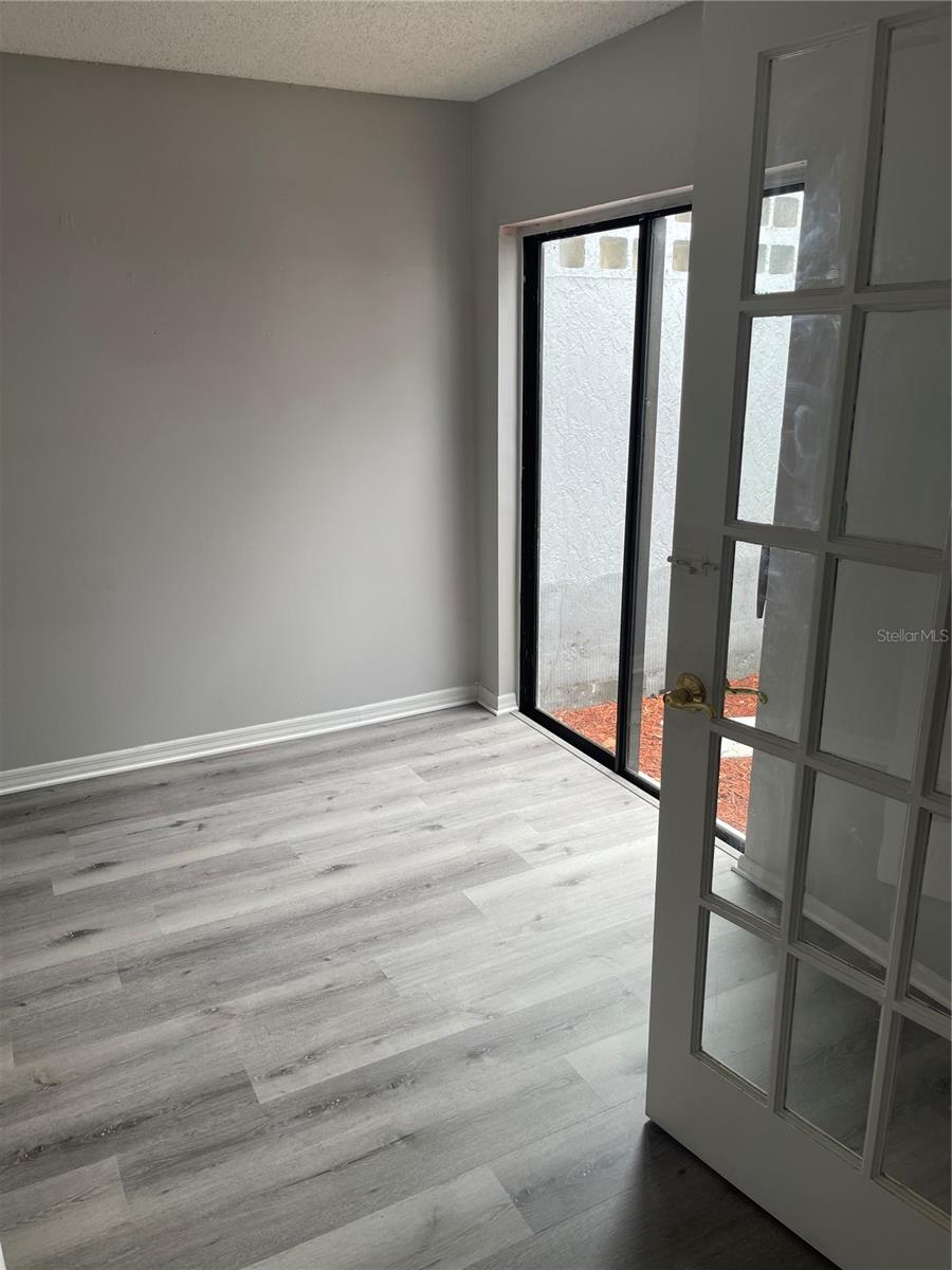 Image 10 of 17 For 425 Blue Jacket Ln