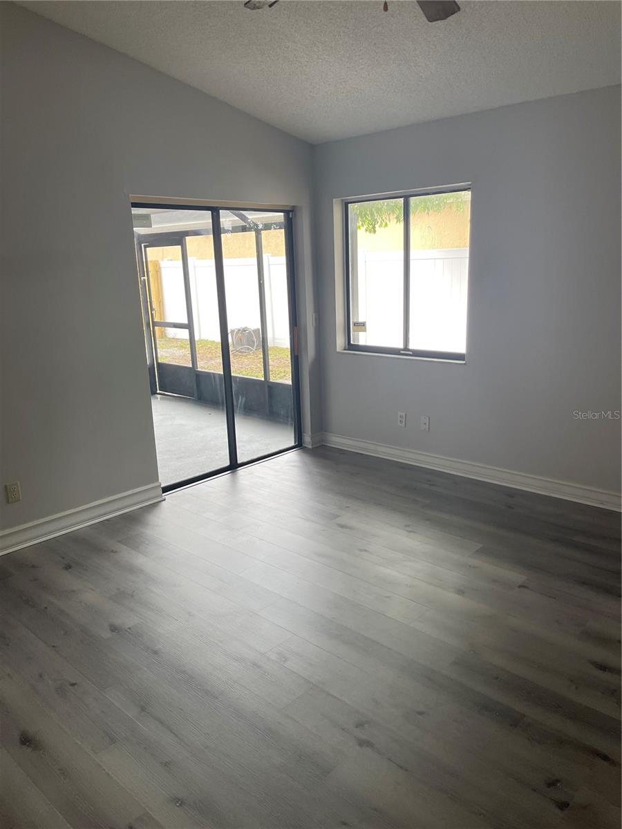 Image 13 of 17 For 425 Blue Jacket Ln