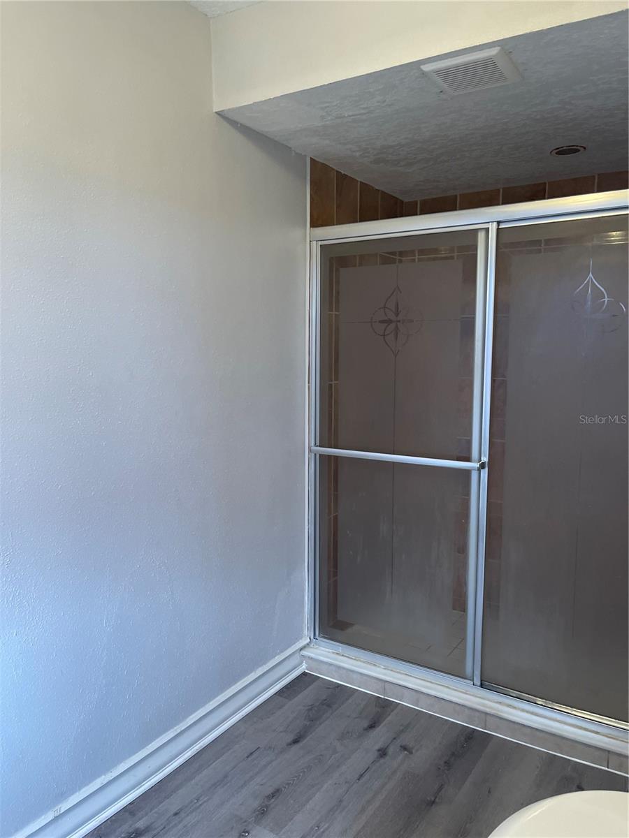 Image 16 of 17 For 425 Blue Jacket Ln