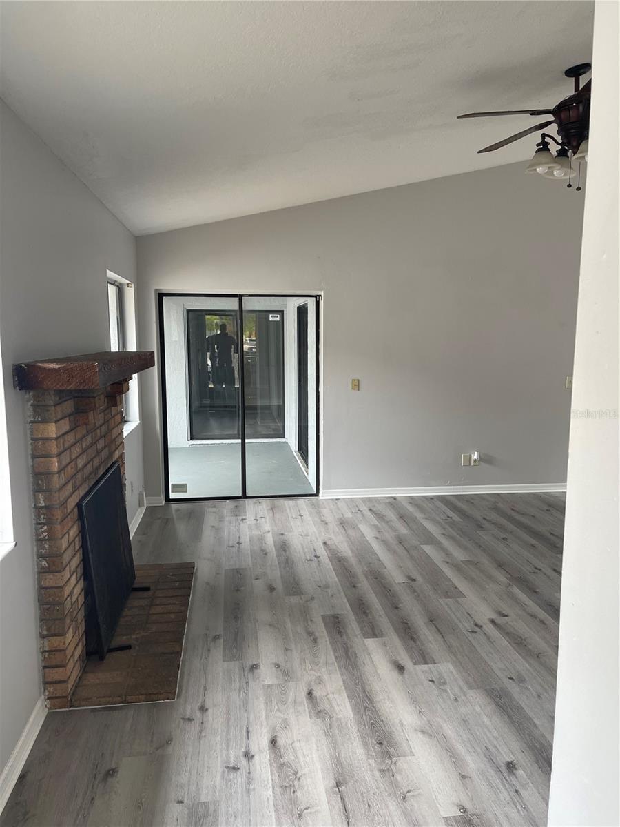 Image 4 of 17 For 425 Blue Jacket Ln