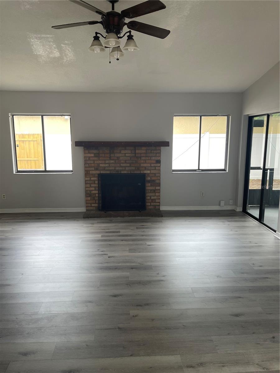 Image 5 of 17 For 425 Blue Jacket Ln