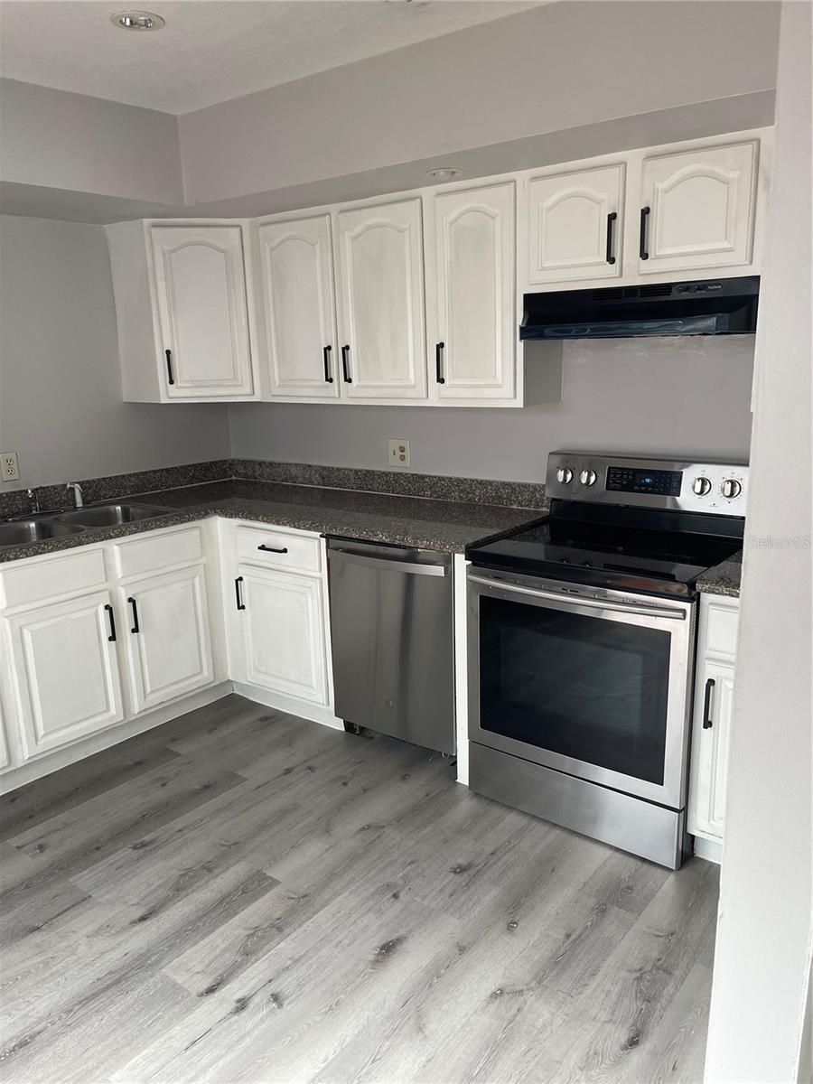 Image 9 of 17 For 425 Blue Jacket Ln