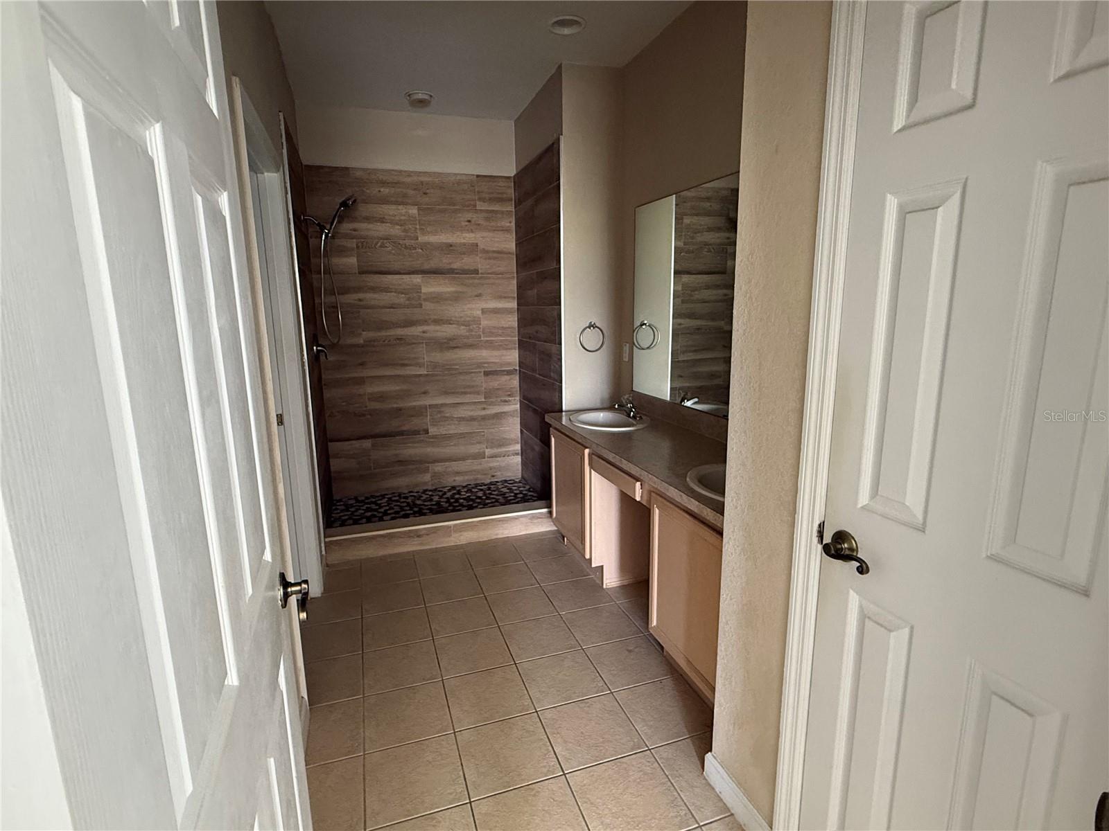 Image 19 of 25 For 3311 Whitestone Circle 201