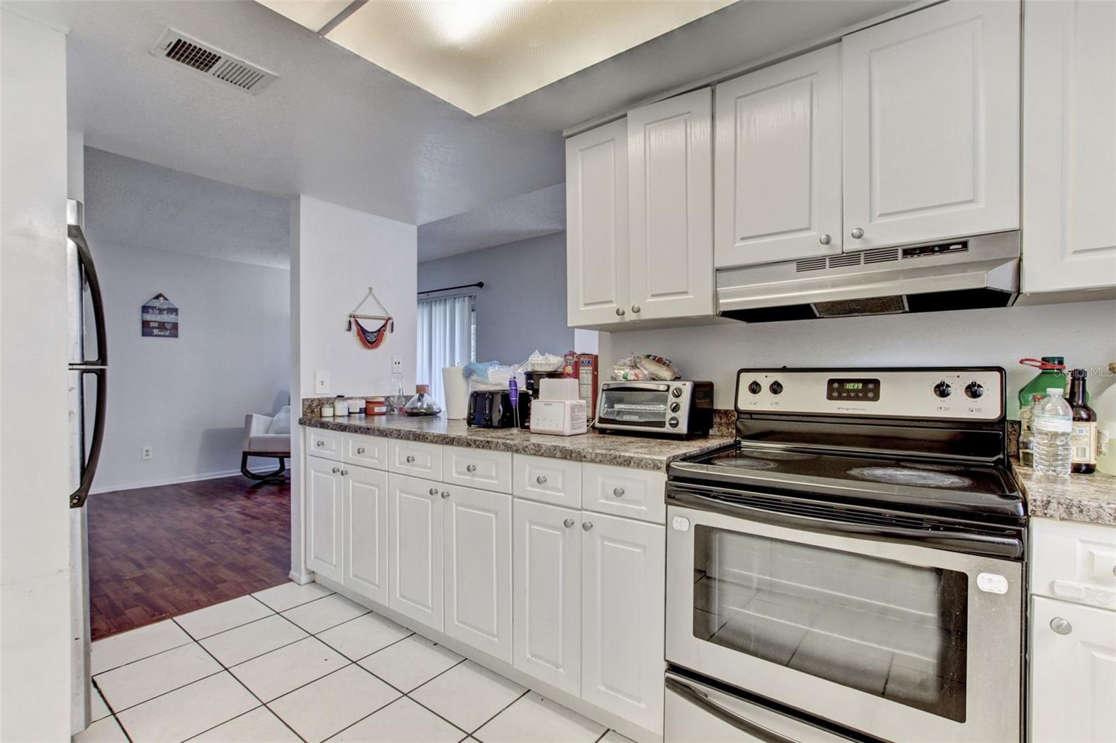 Image 12 of 25 For 9908 Sweepstakes Lane 8