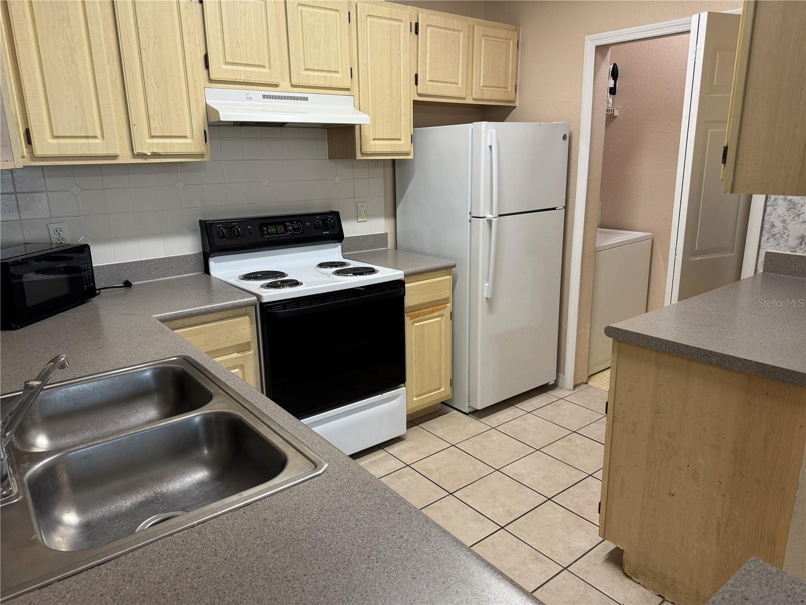 Image 3 of 65 For 8908 Legacy Court 16 103