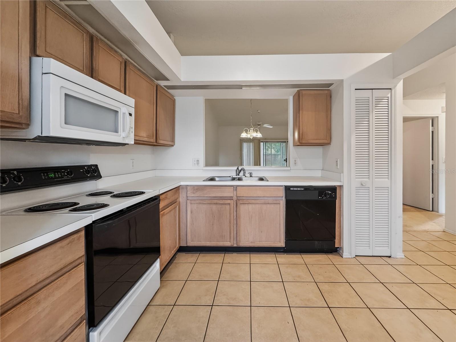 Image 6 of 23 For 13530 Summerton Drive