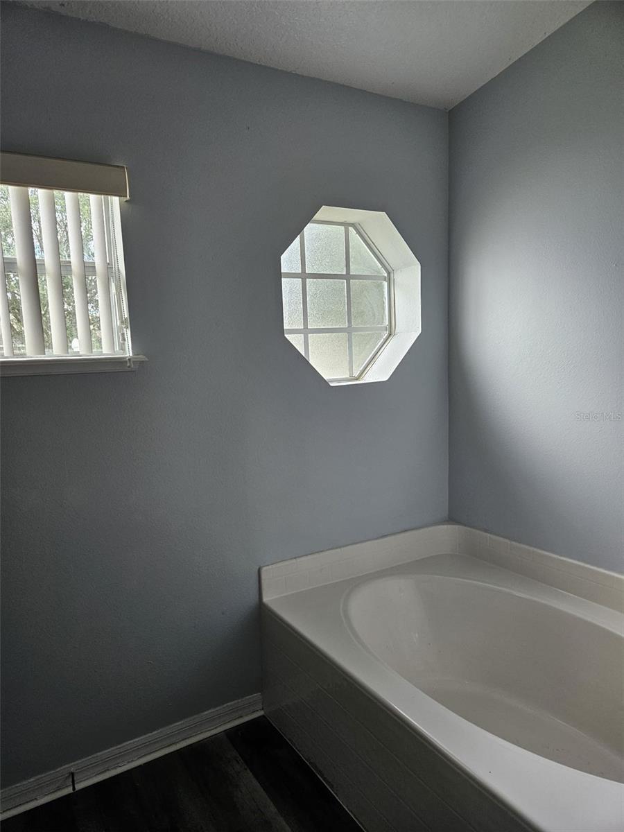 Image 12 of 16 For 605 Blake Avenue