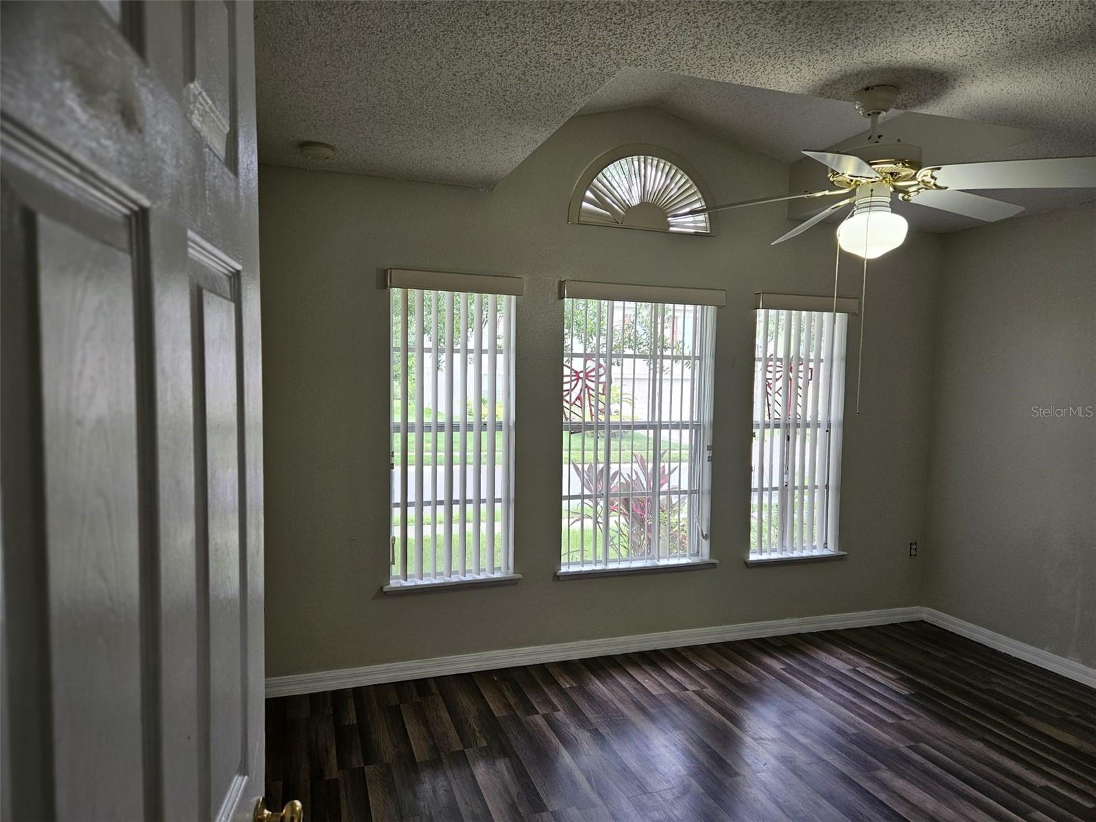 Image 3 of 16 For 605 Blake Avenue