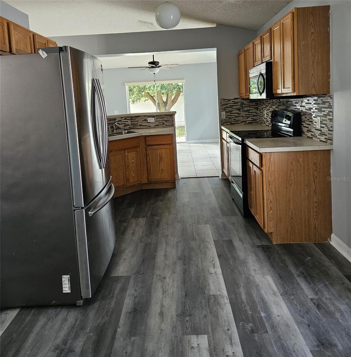 Image 4 of 16 For 605 Blake Avenue