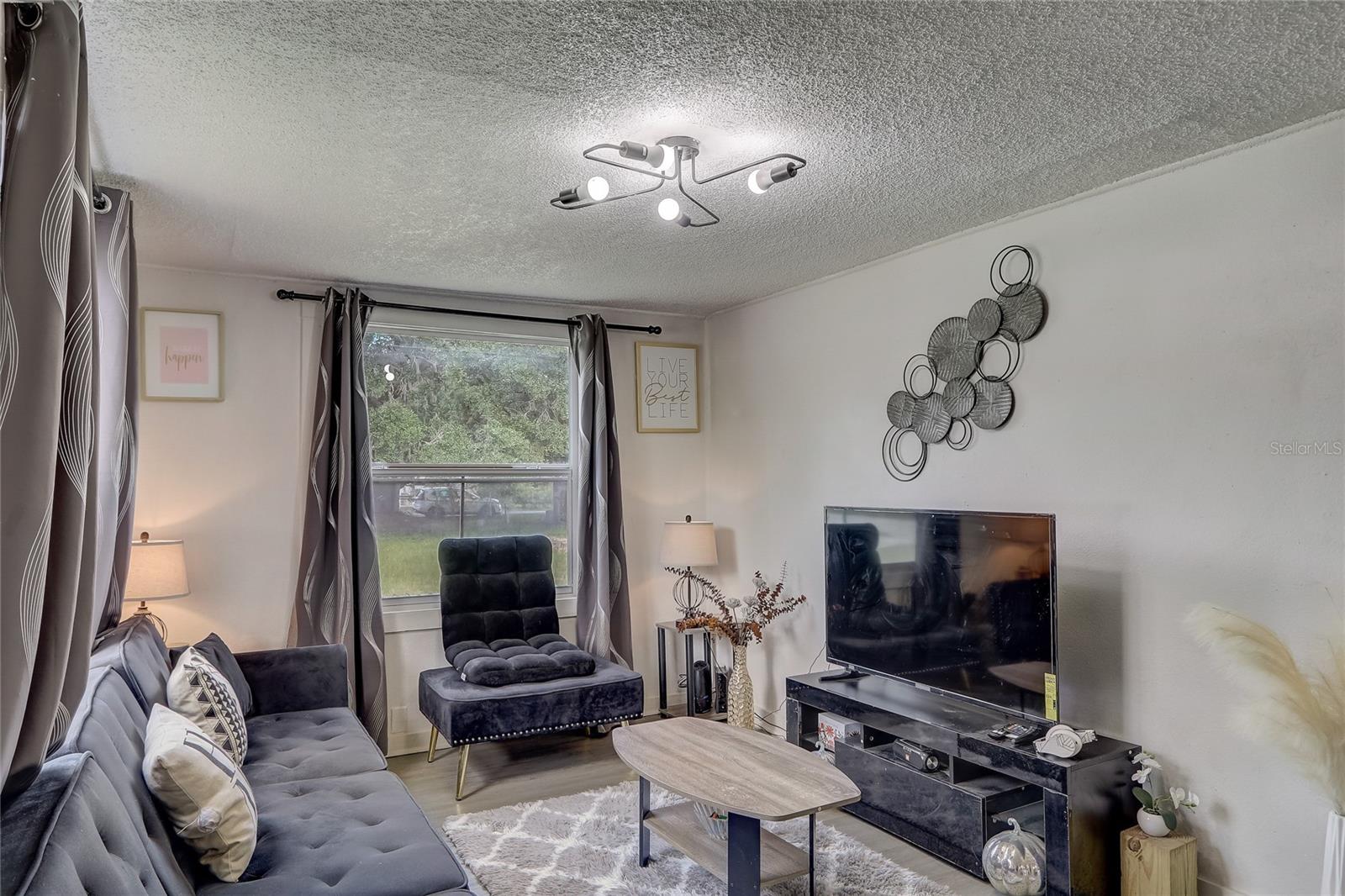 Image 4 of 6 For 2902 Pershing Street