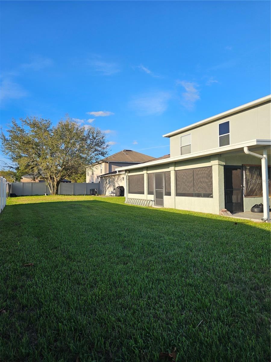 Image 11 of 15 For 551 Stonewall Avenue