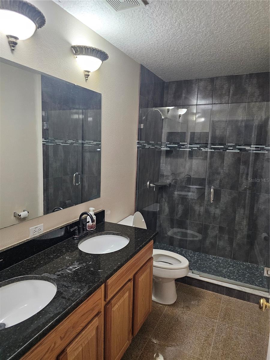 Image 13 of 15 For 551 Stonewall Avenue