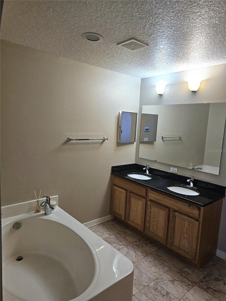 Image 14 of 15 For 551 Stonewall Avenue