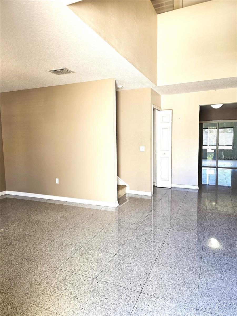 Image 3 of 15 For 551 Stonewall Avenue