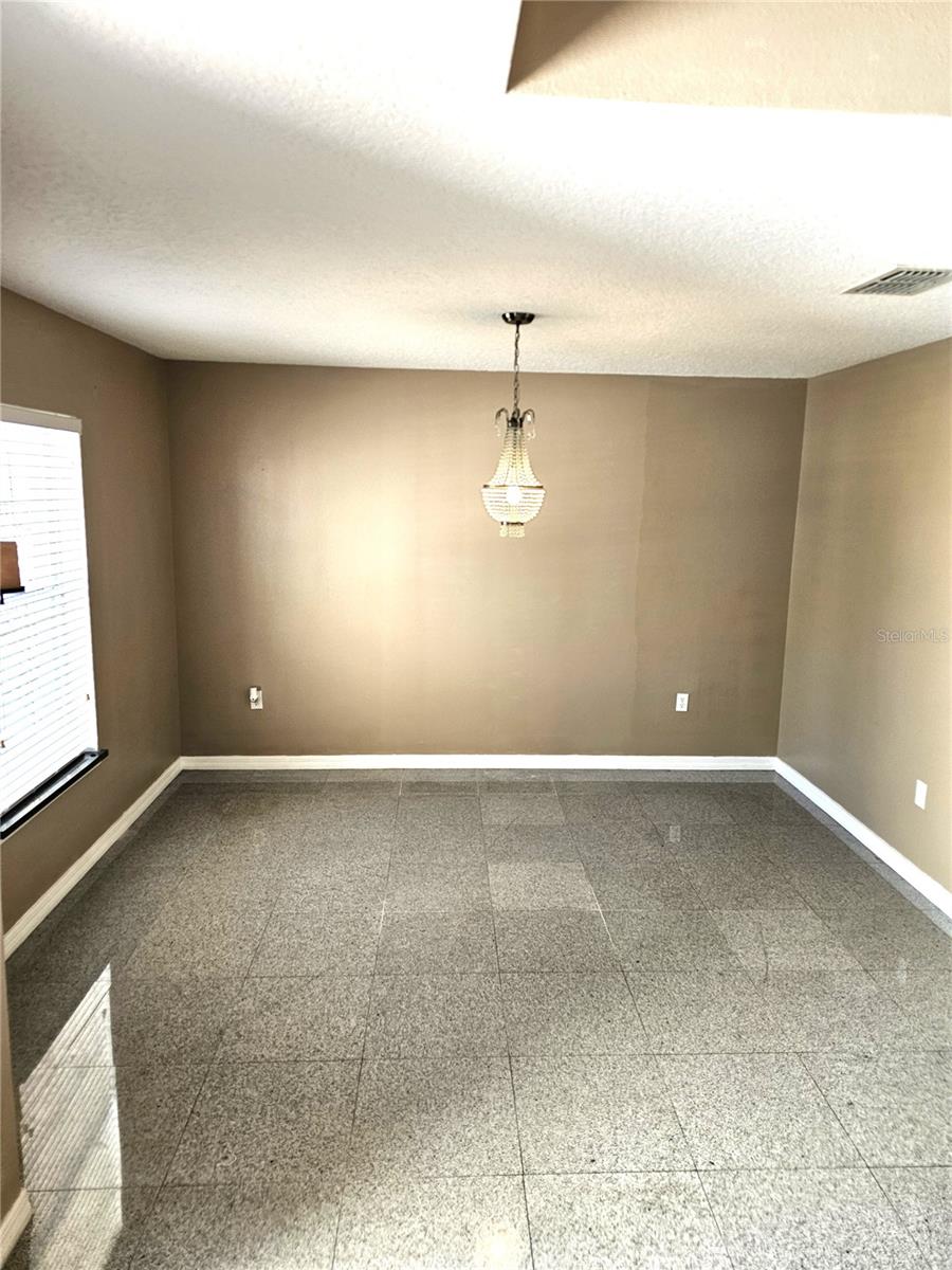 Image 4 of 15 For 551 Stonewall Avenue