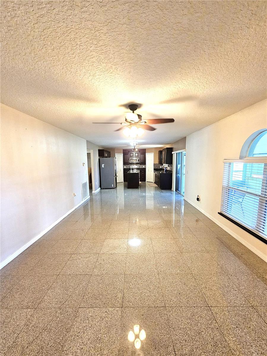 Image 9 of 15 For 551 Stonewall Avenue