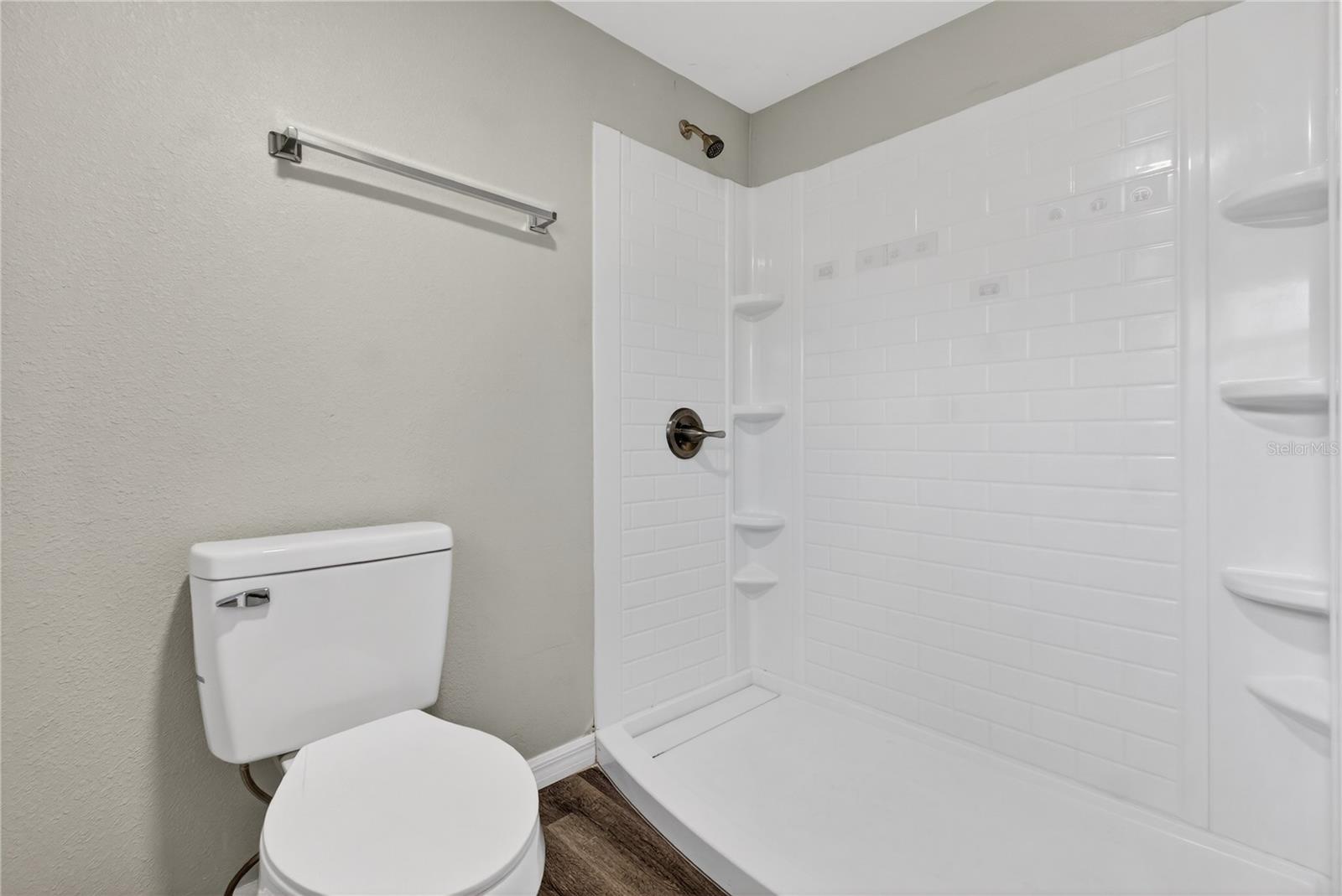 Image 15 of 34 For 514 Walnut Street